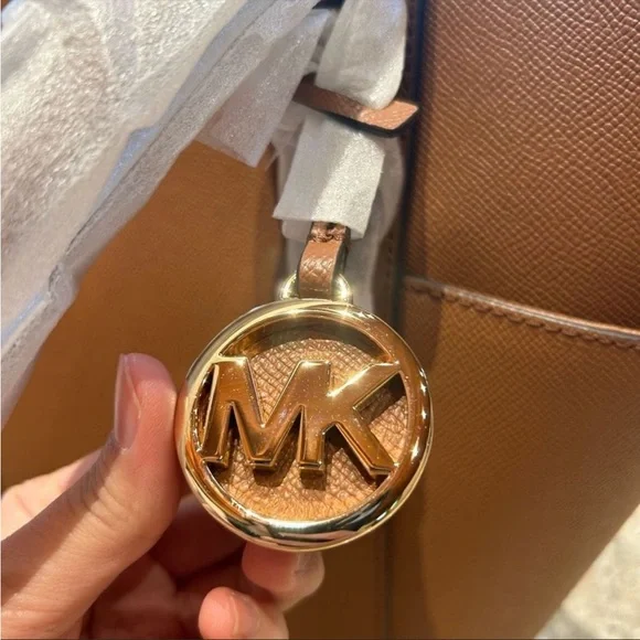 MICHAEL KORS Jet Set Leather Tote - Picture 2 of 10